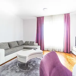 Luxury Mall Area Apartament